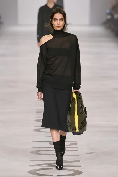 Look 14